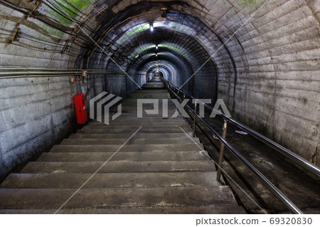 Tsutsuishi Station: Stairs connecting the platform and the ground Tsutsuishi Station: Stairs connecting the platform and the ground 69320830
