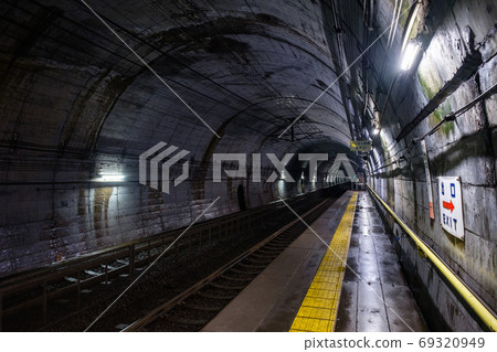 Tsutsuishi Station: Platform Tsutsuishi Station: Platform 69320949