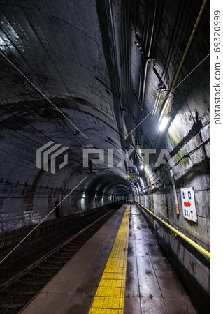 Tsutsuishi Station: Platform Tsutsuishi Station: Platform 69320999