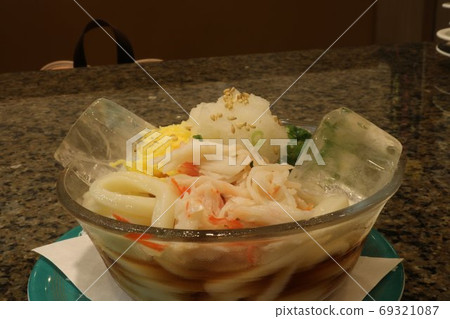 Grated chilled udon noodles 69321087