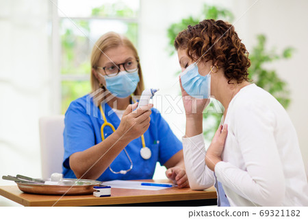 Doctor examining sick patient. Ill woman in clinic 69321182