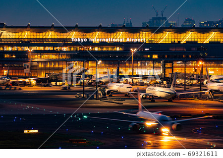 Airport Airplane Haneda Airport Takeoff Sunset Evening Afternoon Airline Engine Brake Terminal Night 69321611