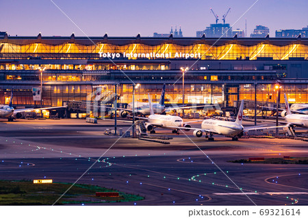 Airport Airplane Haneda Airport Takeoff Sunset Evening Afternoon Airline Engine Brake Terminal Night 69321614