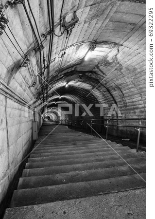 築石站：連接平台和地面的樓梯（單色） 69322295