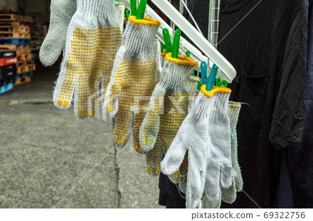 Dry the work gloves Dry the work gloves 69322756