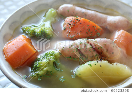Pot-au-feu with plenty of vegetables Pot-au-feu with plenty of vegetables 69323298