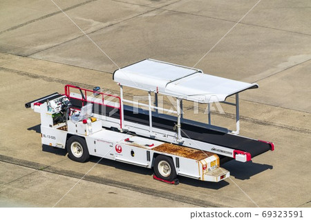 Airport work vehicle belt loader Natori City, Miyagi Prefecture Airport work vehicle belt loader Natori City, Miyagi Prefecture 69323591