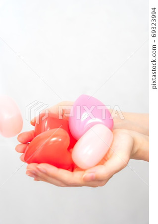 Spilling love (excessive love) Spilling love (excessive love) 69323994