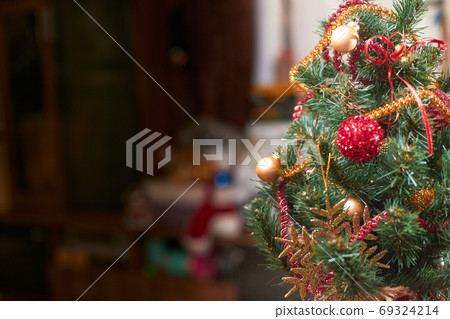Christmas background, christmas tree in flat, copyspace Christmas background, christmas tree in flat, copyspace 69324214