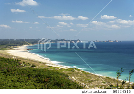 View of Kadokura and Maenohama Nature Park from the Seven Colors Observatory in Minamitane Town, Tanegashima, Kagoshima Prefecture 69324516