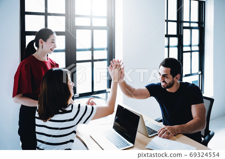 Successful entrepreneurs and business people achieving goals 69324554
