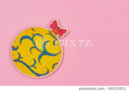 christmas decoration on pink background isolate, copyspace, layout 69325051