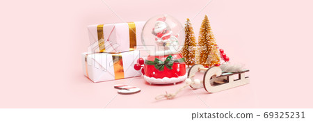 Banner, Christmas composition, gifts on pastel pink background, copyspace Banner, Christmas composition, gifts on pastel pink background, copyspace 69325231