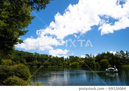 Summer lakeside Summer lakeside 69326064