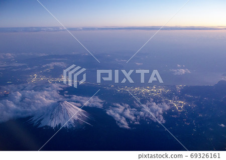 Mt. Fuji at an altitude of 10,000 m 69326161