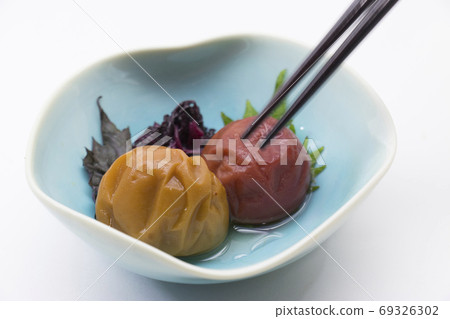 White plum red shiso plum 69326302