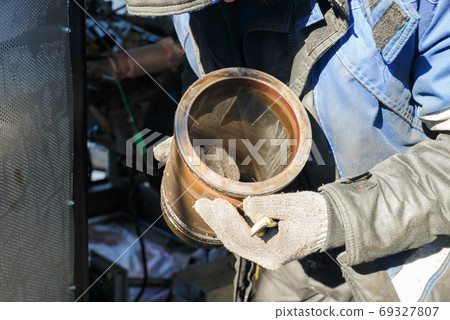 Preparation of the diesel generator set liner Preparation of the diesel generator set liner 69327807