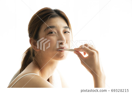 woman brushing teeth woman brushing teeth 69328215