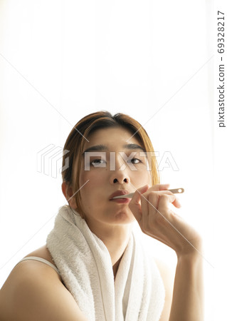 woman brushing teeth woman brushing teeth 69328217