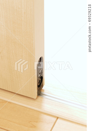 Barrier-free threshold 69329218