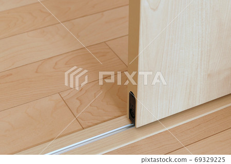 Barrier-free threshold 69329225