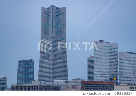 Yokohama Landmark Tower Yokohama Cosmo World Ferris Wheel Amusement Park Sea Illuminations 69329324