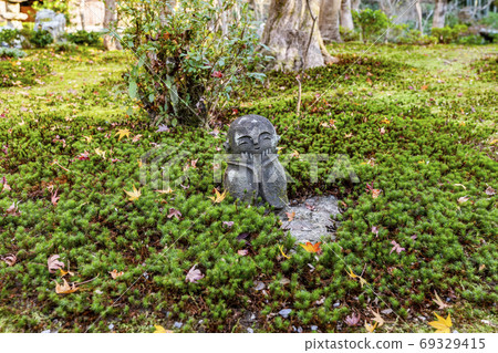 Kyoto (December) Mt. Mizuiwa, a cute Jizo at Enkoji Temple Kyoto (December) Mt. Mizuiwa, a cute Jizo at Enkoji Temple 69329415