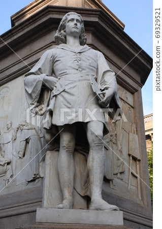 Details of Leonardo da Vinci statue, Milan, Lombardy, Italy, Details of Leonardo da Vinci statue, Milan, Lombardy, Italy, 69329521