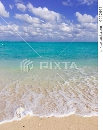 [Paradise] The most beautiful blue sea and white sand beach in the world 69329654