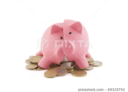 Broken piggy bank with coins on white background with clipping path Broken piggy bank with coins on white background with clipping path 69329742