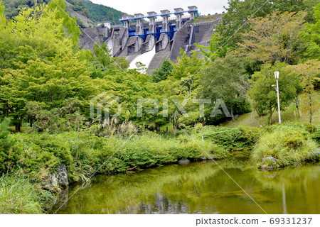 Release of dam 69331237