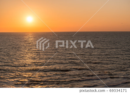 在日本海的太陽落山 在日本海的太陽落山 69334171