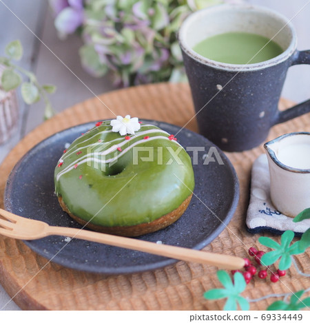 Tea time with Japanese sweets matcha donuts Tea time with Japanese sweets matcha donuts 69334449