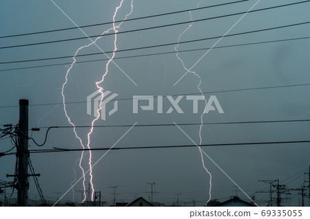 Lightning strikes on a residential area, Ogawara Town, Miyagi Prefecture 69335055