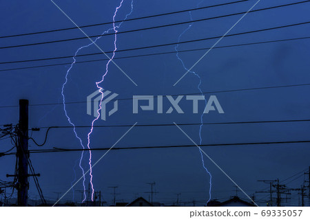Lightning strikes on a residential area, Ogawara Town, Miyagi Prefecture Lightning strikes on a residential area, Ogawara Town, Miyagi Prefecture 69335057