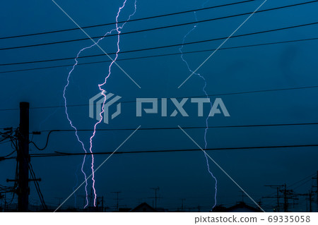Lightning strikes on a residential area, Ogawara Town, Miyagi Prefecture Lightning strikes on a residential area, Ogawara Town, Miyagi Prefecture 69335058