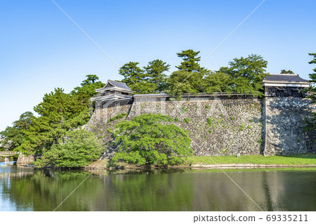 Matsue City, Shimane Prefecture, a moat and stone wall of Matsue Castle, a national treasure Matsue City, Shimane Prefecture, a moat and stone wall of Matsue Castle, a national treasure 69335211
