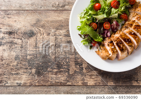 chicken, vegetables, salad 69336090