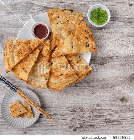 Scallion pancake Taiwan snack scallion pancake Taiwan snack 扬げ 焼き葱入り饼 69336531