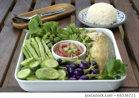 Thai cuisine "Dip with Shrimp Paste and Chili with Fried Mackere Thai cuisine "Dip with Shrimp Paste and Chili with Fried Mackere 69336721