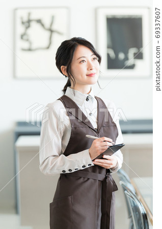 女服務員接受訂單 女服務員接受訂單 69337607