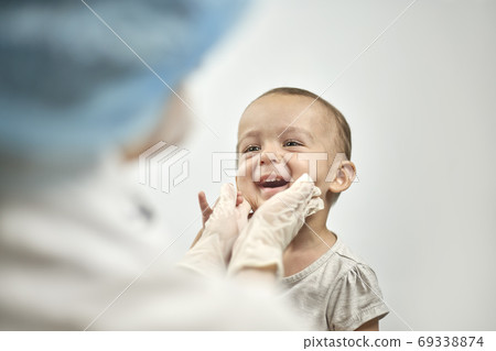 Well baby exam 69338874