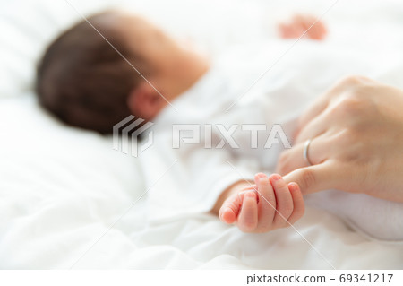 Baby newborn Baby newborn 69341217