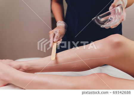 Beautician Giving Epilation Laser Treatment To Woman On Thigh. 69342686