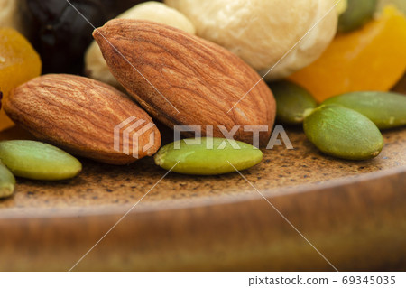 盤子，營養，綜合堅果，プレート、栄養、ミックスナッツ、Plate, mixed nuts, 69345035