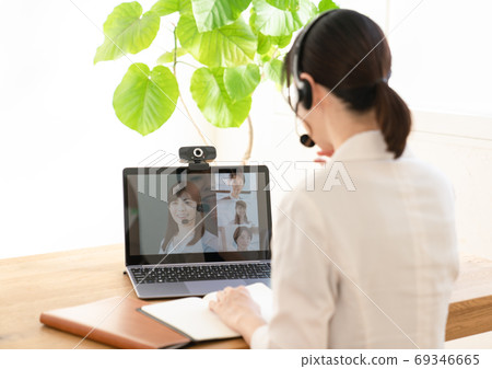Young business woman having an online meeting 69346665