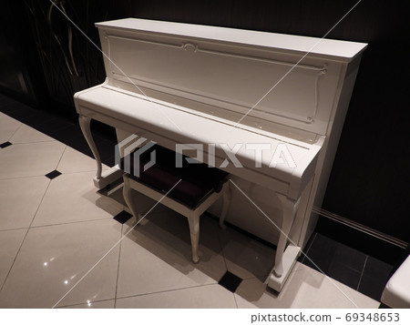 Piano 69348653