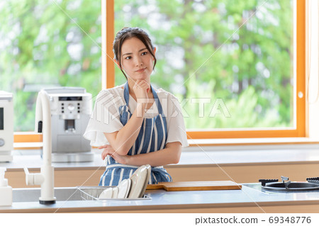 Woman thinking in the kitchen 69348776