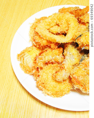 Fried vegetables and fish 69349042