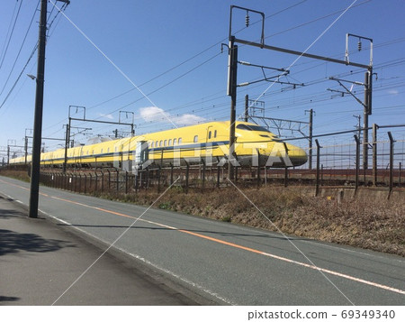 Doctor yellow 69349340